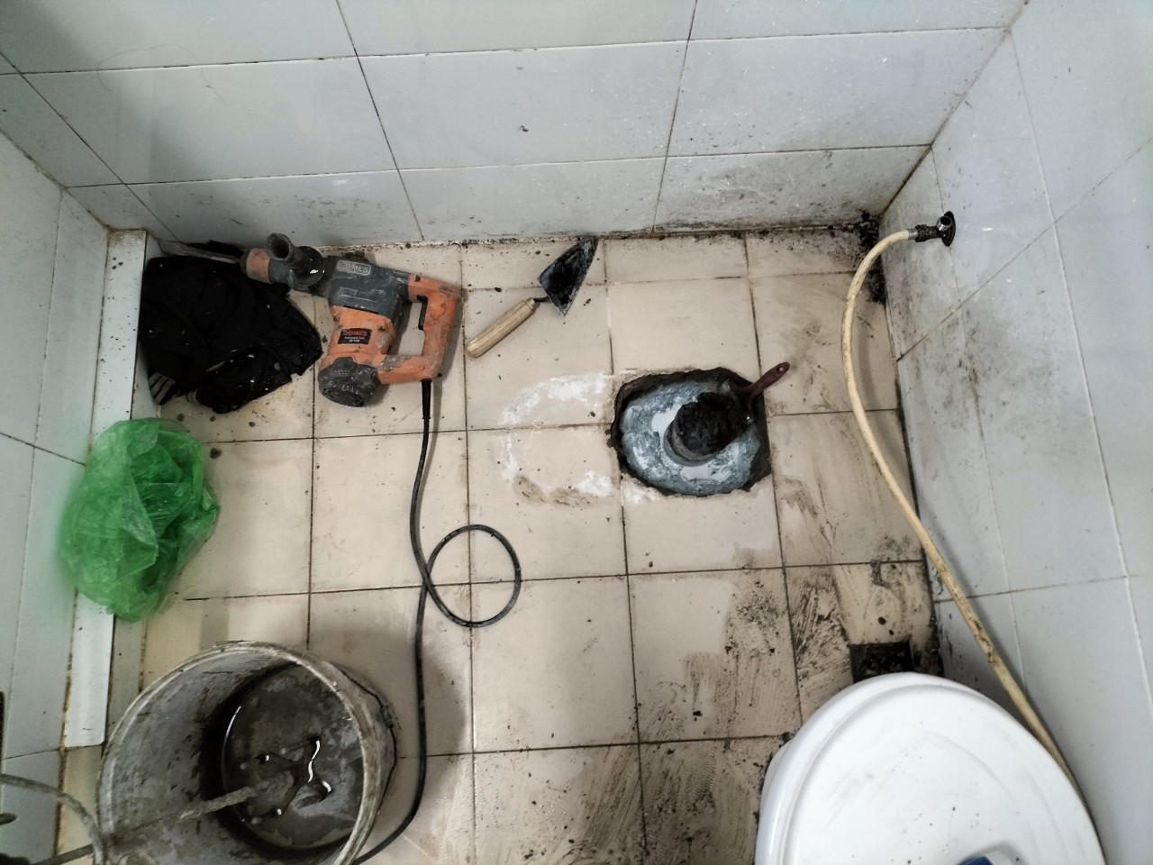 bảo dưỡng chống thấm nhà vệ sinh